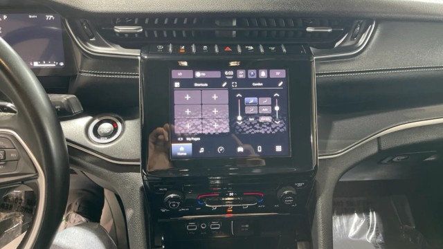 2023 Jeep Grand Cherokee Laredo 4x2 - 23035065 - 21