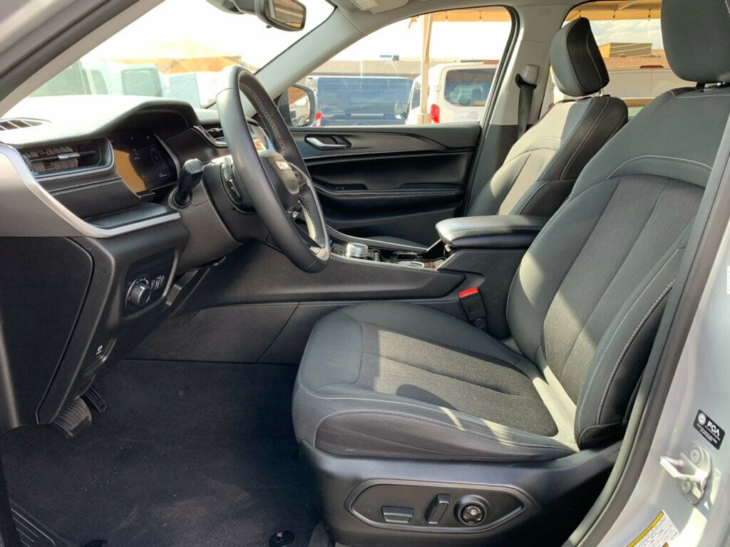 2023 Jeep Grand Cherokee Laredo 4x2 1-OWNER - 22994987 - 11