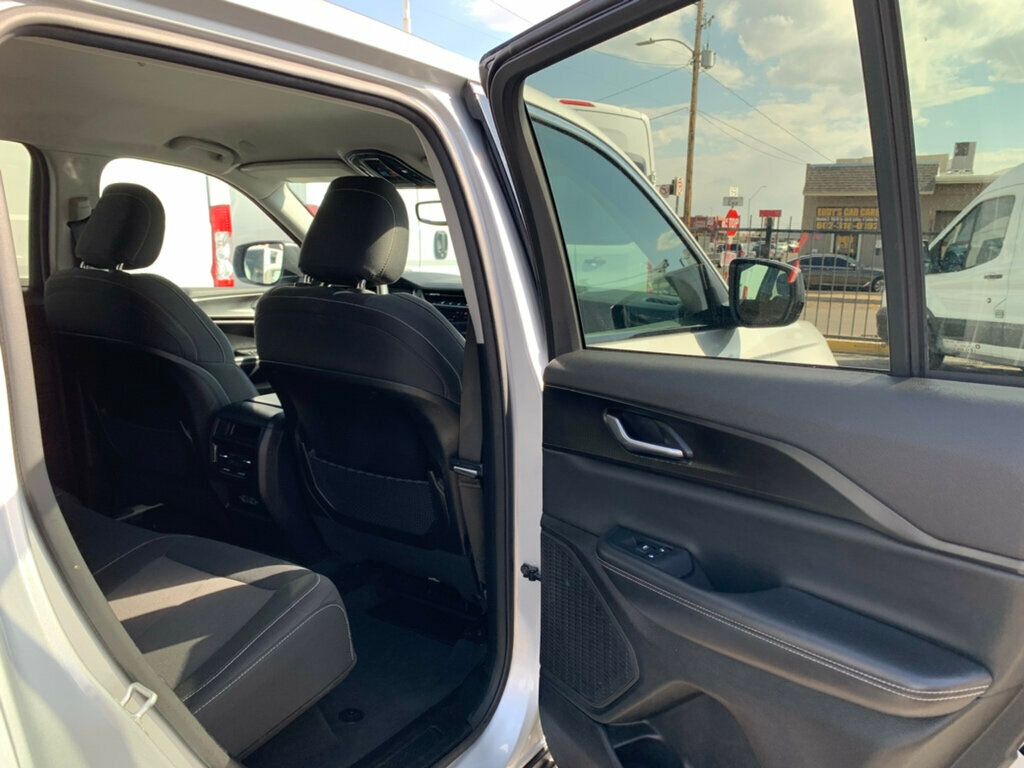 2023 Jeep Grand Cherokee Laredo 4x2 1-OWNER - 22994987 - 23