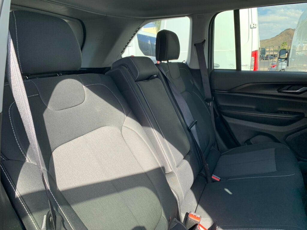 2023 Jeep Grand Cherokee Laredo 4x2 1-OWNER - 22994987 - 25