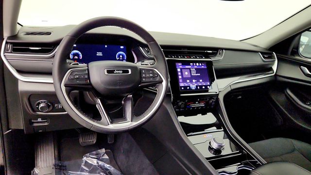 2023 Jeep Grand Cherokee Laredo 4x4 w/ Luxury Tech Group & Sunroof - 23086649 - 12