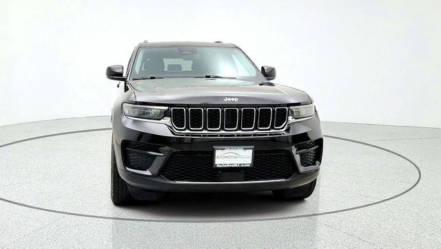 2023 Jeep Grand Cherokee Laredo 4x4 w/ Luxury Tech Group & Sunroof - 23086649 - 1