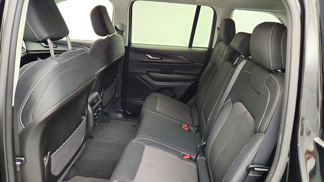 2023 Jeep Grand Cherokee Laredo 4x4 w/ Luxury Tech Group & Sunroof - 23086649 - 19