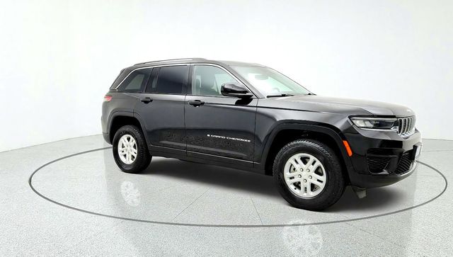 2023 Jeep Grand Cherokee Laredo 4x4 w/ Luxury Tech Group & Sunroof - 23086649 - 2