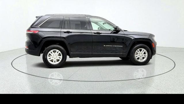 2023 Jeep Grand Cherokee Laredo 4x4 w/ Luxury Tech Group & Sunroof - 23086649 - 3