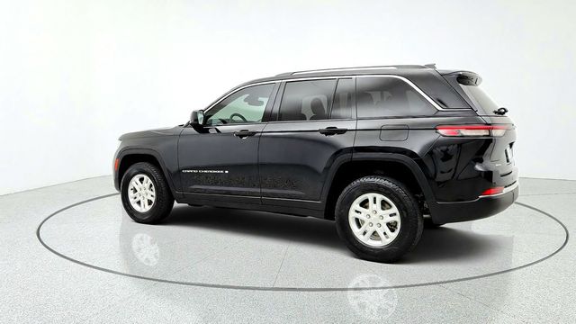 2023 Jeep Grand Cherokee Laredo 4x4 w/ Luxury Tech Group & Sunroof - 23086649 - 6