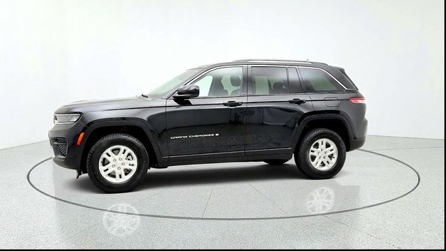 2023 Jeep Grand Cherokee Laredo 4x4 w/ Luxury Tech Group & Sunroof - 23086649 - 7