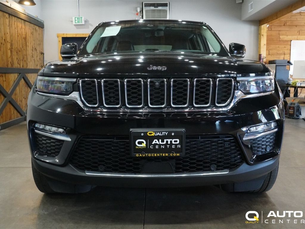 2023 Jeep Grand Cherokee Limited photo 2