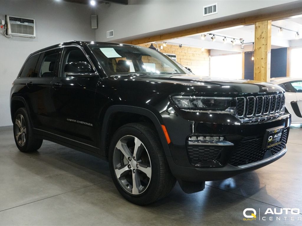 2023 Jeep Grand Cherokee Limited photo 3