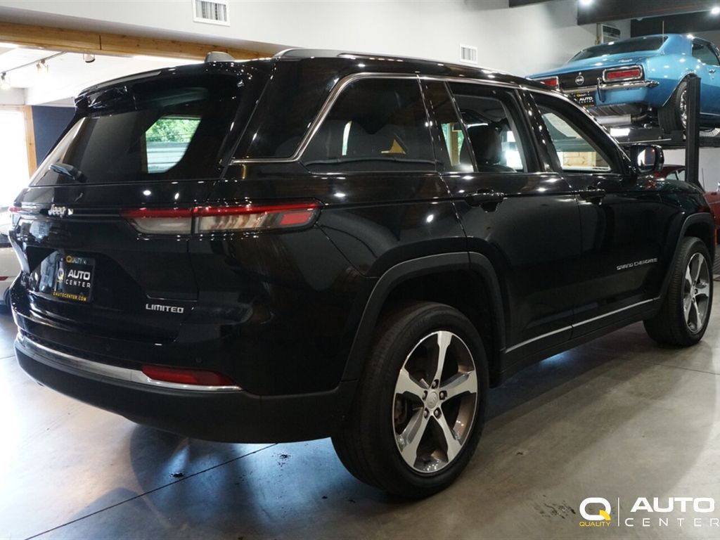 2023 Jeep Grand Cherokee Limited photo 4