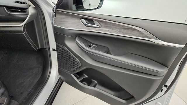 2023 Jeep Grand Cherokee Limited 4x4 with Luxury Tech Group II & Black Appearance Package - 22948170 - 25