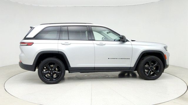 2023 Jeep Grand Cherokee Limited 4x4 with Luxury Tech Group II & Black Appearance Package - 22948170 - 3