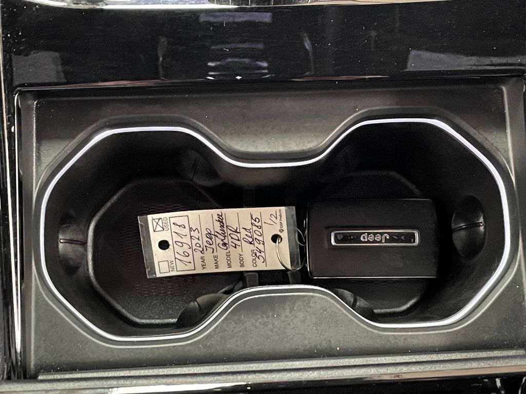 2023 Jeep Grand Cherokee Overland 4x4 - 23067197 - 38