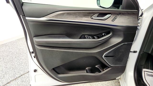 2023 Jeep Grand Cherokee Overland 4x4 with Adv. ProTech Group III & Luxury Tech Group IV - 22967871 - 10