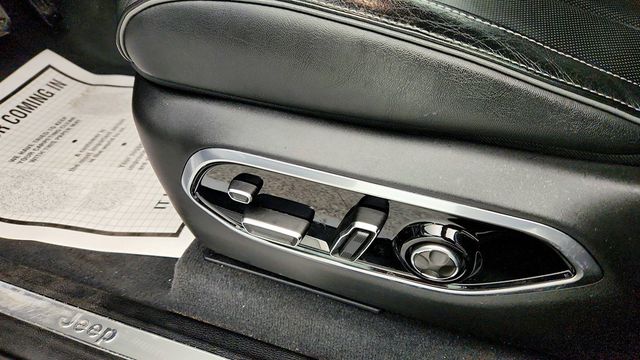 2023 Jeep Grand Cherokee Overland 4x4 with Adv. ProTech Group III & Luxury Tech Group IV - 22967871 - 11