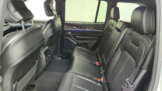 2023 Jeep Grand Cherokee Overland 4x4 with Adv. ProTech Group III & Luxury Tech Group IV - 22967871 - 19