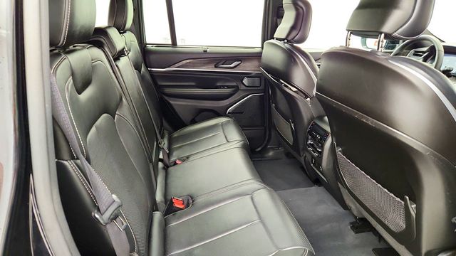 2023 Jeep Grand Cherokee Overland 4x4 w/ Luxury Tech IV & 19-Speaker Audio - 23100485 - 22