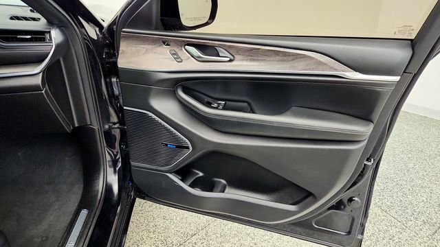 2023 Jeep Grand Cherokee Overland 4x4 w/ Luxury Tech IV & 19-Speaker Audio - 23100485 - 25