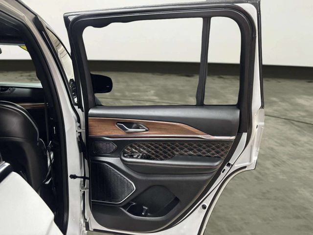 2023 Jeep Grand Cherokee Summit 4x4 4dr SUV - 23042993 - 18