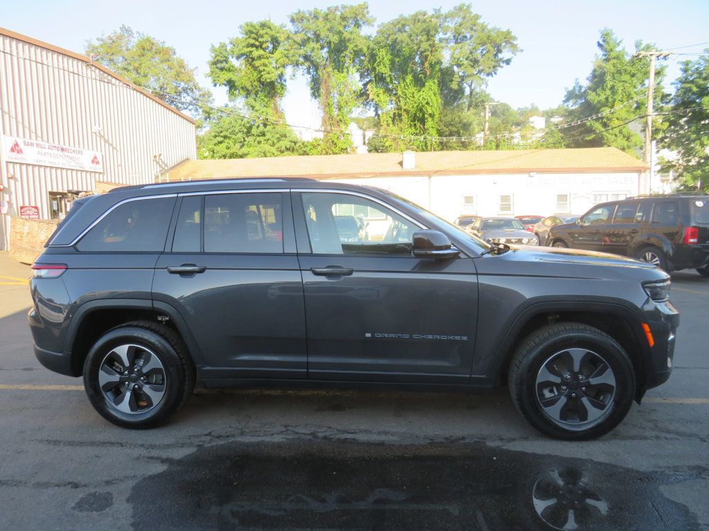2023 Jeep Cherokee 4xe photo 4
