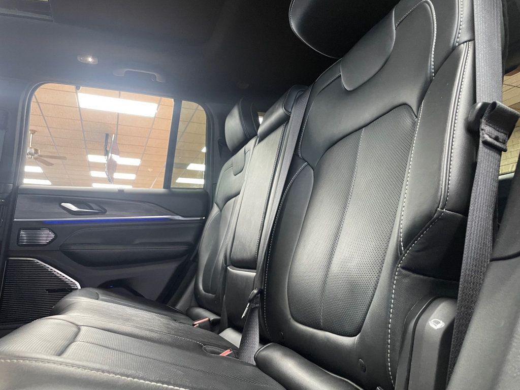 2023 Jeep Grand Cherokee 4xe Overland 4x4 - 23065120 - 17