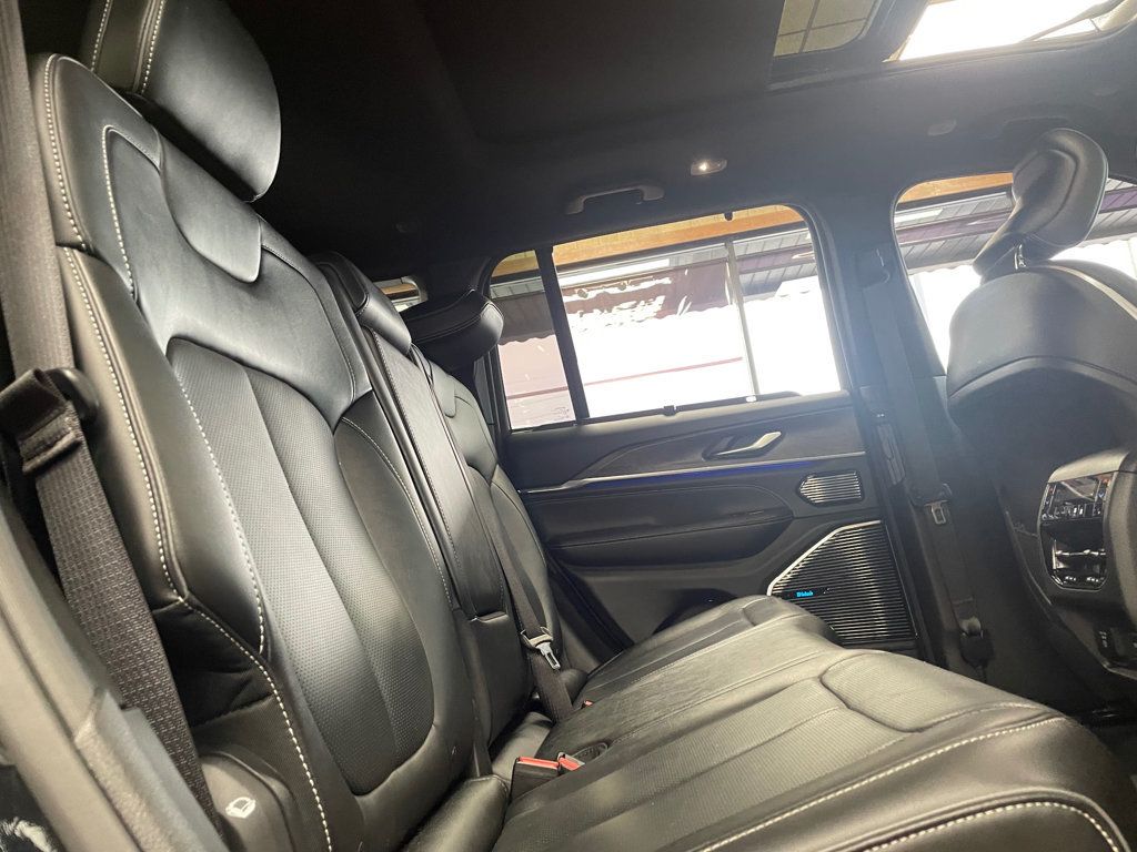 2023 Jeep Grand Cherokee 4xe Overland 4x4 - 23065120 - 23