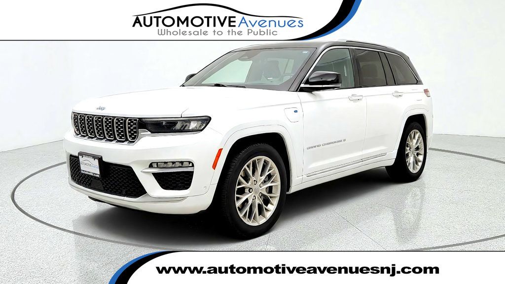 2023 Jeep Grand Cherokee 4xe Summit 4x4 w/ Advanced ProTech Group IV & Passenger Display - 23088761 | Video 1