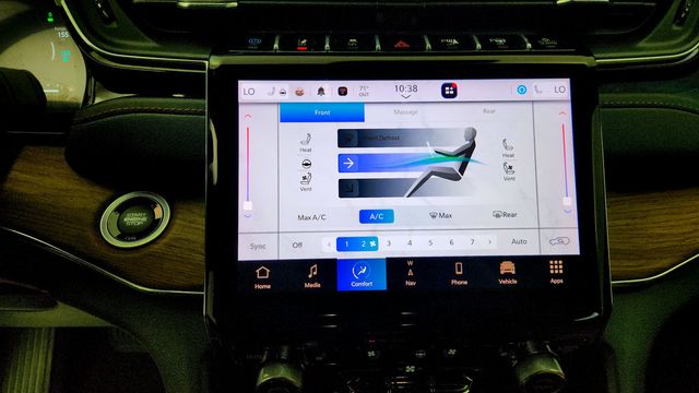 2023 Jeep Grand Cherokee 4xe Summit 4x4 w/ Front Passenger Interactive Display - 23079099 - 17