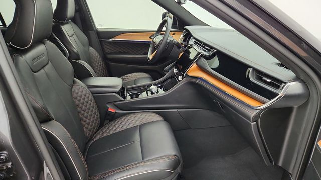 2023 Jeep Grand Cherokee 4xe Summit Reserve 4x4 with High Altitude Pkg & Luxury Tech Group V - 22941120 - 24