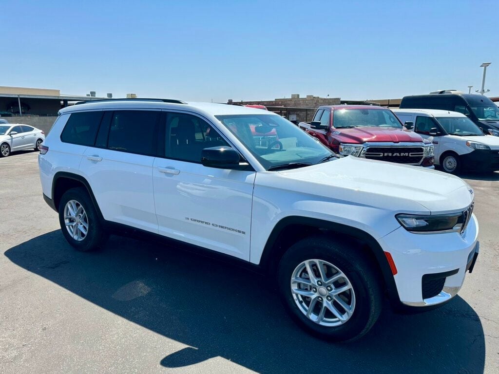 2023 Jeep Grand Cherokee L Laredo 4x4 - 22478832 - 5