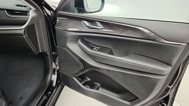 2023 Jeep Grand Cherokee L Laredo 4x4 with Luxury Tech Group I and Power Sunroof - 22948606 - 24