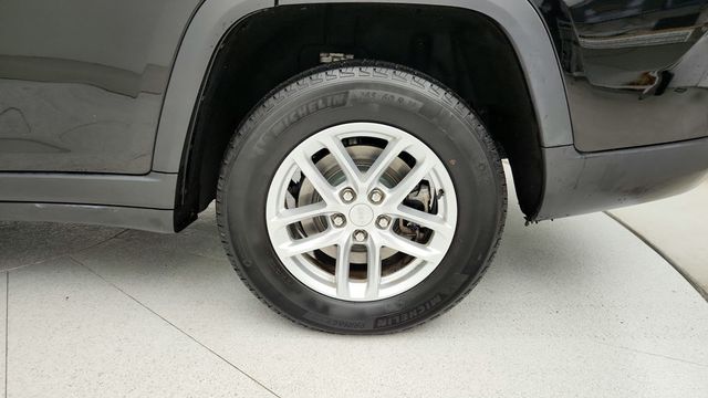 2023 Jeep Grand Cherokee L Laredo 4x4 with Luxury Tech Group I and Power Sunroof - 22948606 - 8