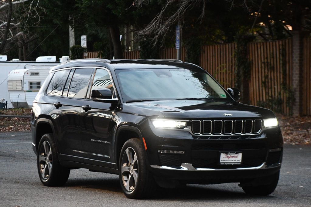 2023 Jeep Grand Cherokee Limited photo 3