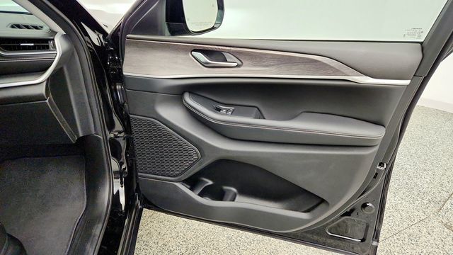 2023 Jeep Grand Cherokee L Limited 4x4 w/ Dual-Pane Sunroof, Tow Prep Group & 18'' Wheels - 23085977 - 24