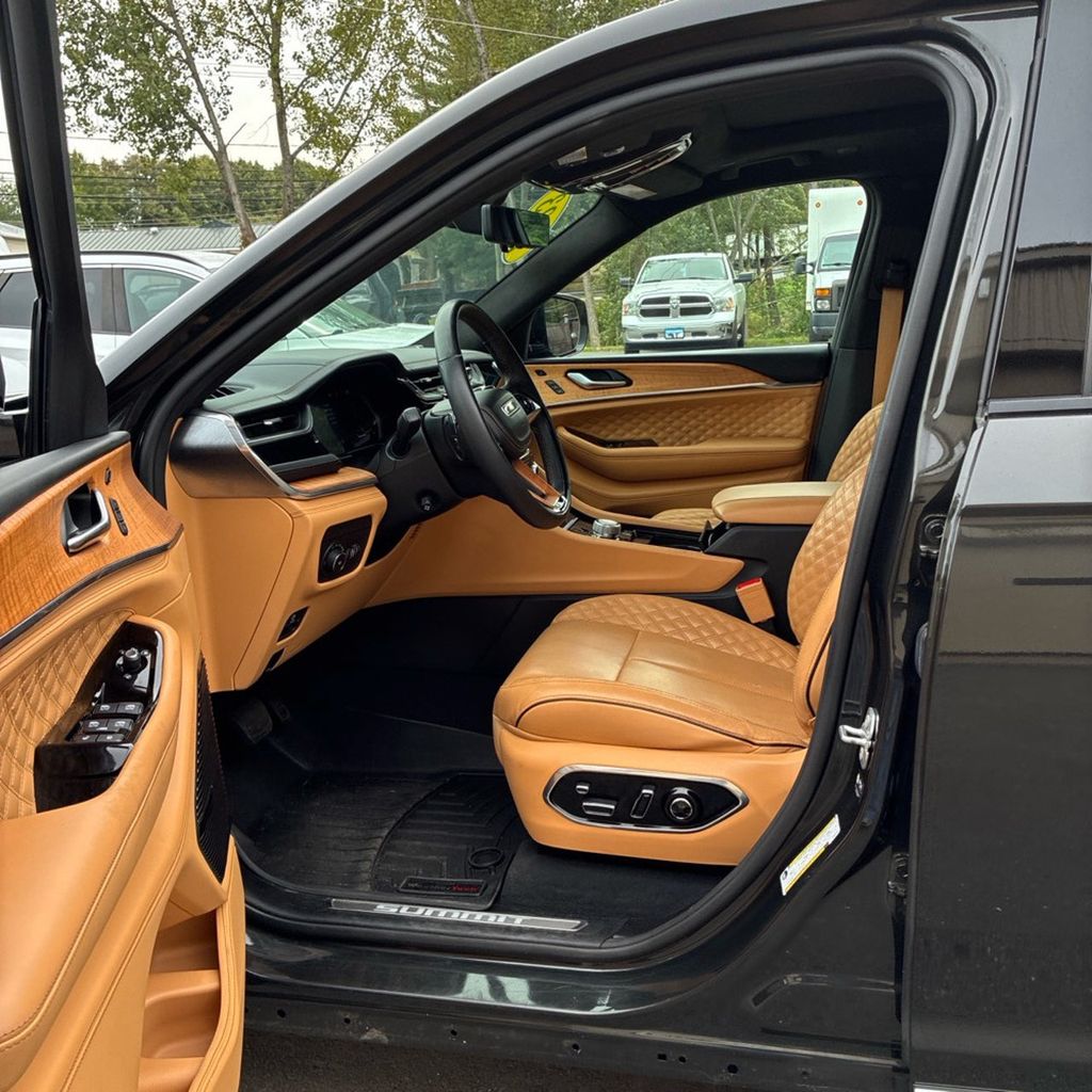 2023 Jeep Grand Cherokee L MSRP$75755/Luxury Tech Pkg/Heads Up Display/Night Vision Pkg - 23093325 - 4