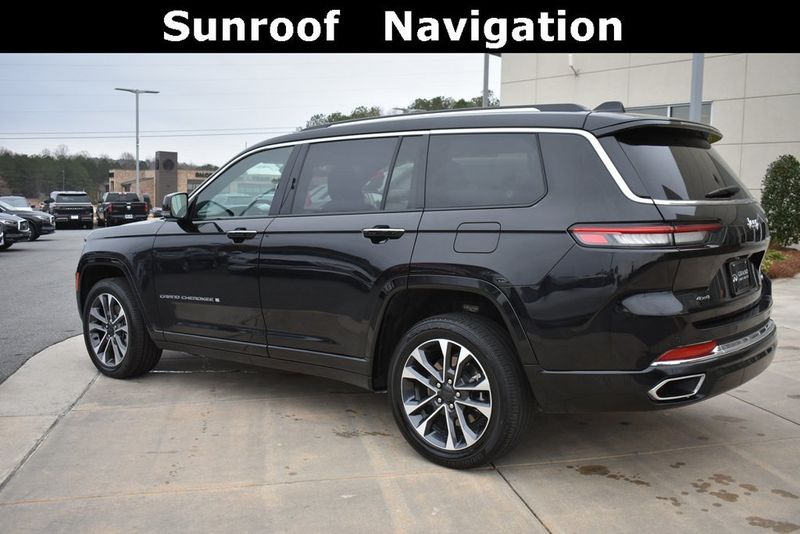 2023 Jeep Grand Cherokee Overland photo 2