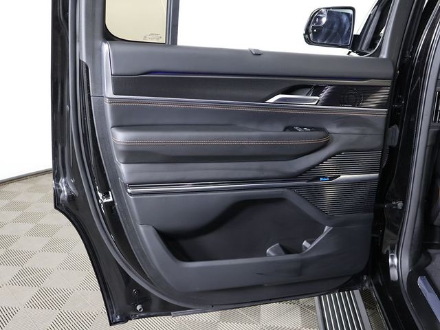 2023 Jeep Grand Wagoneer Series III - 23026941 - 32