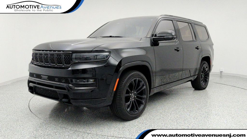 2023 Jeep Grand Wagoneer Series III Obsidian 4x4 with Heavy Duty Trailer Tow Package - 22953815 | Video 1