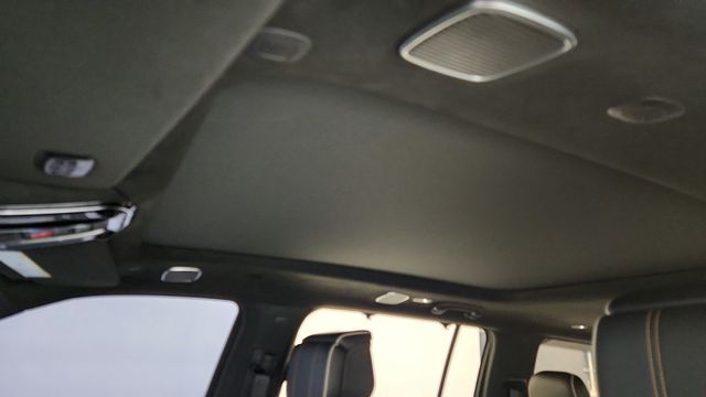 2023 Jeep Grand Wagoneer Series III Obsidian 4x4 with Heavy Duty Trailer Tow Package - 22953815 - 9