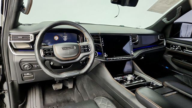 2023 Jeep Grand Wagoneer Series III Obsidian 4x4 with Heavy Duty Trailer Tow Package - 22953815 - 11