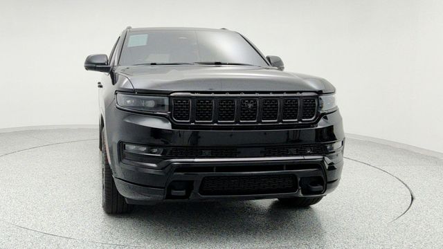 2023 Jeep Grand Wagoneer Series III Obsidian 4x4 with Heavy Duty Trailer Tow Package - 22953815 - 1