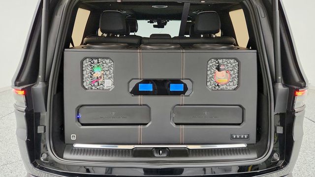 2023 Jeep Grand Wagoneer Series III Obsidian 4x4 with Heavy Duty Trailer Tow Package - 22953815 - 21