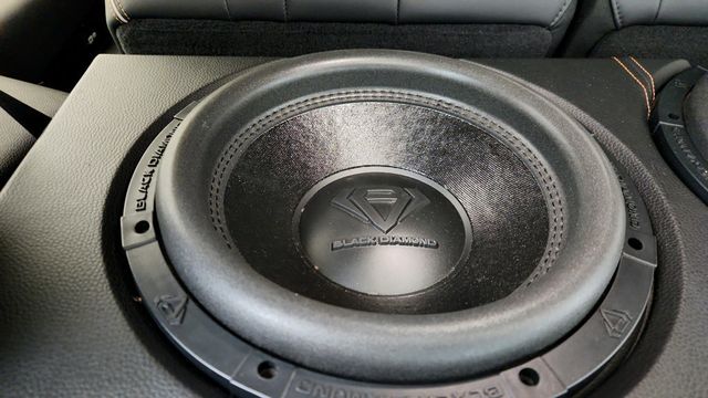 2023 Jeep Grand Wagoneer Series III Obsidian 4x4 with Heavy Duty Trailer Tow Package - 22953815 - 24