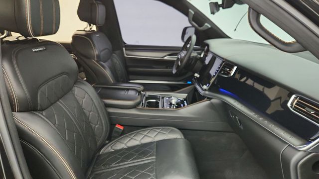 2023 Jeep Grand Wagoneer Series III Obsidian 4x4 with Heavy Duty Trailer Tow Package - 22953815 - 26