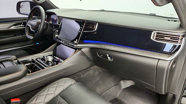 2023 Jeep Grand Wagoneer Series III Obsidian 4x4 with Heavy Duty Trailer Tow Package - 22953815 - 27