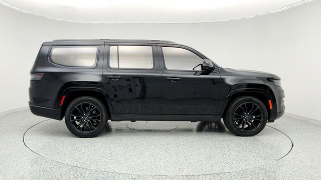 2023 Jeep Grand Wagoneer Series III Obsidian 4x4 with Heavy Duty Trailer Tow Package - 22953815 - 3