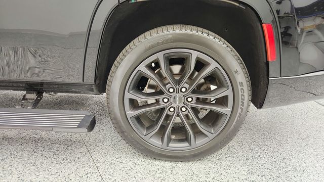 2023 Jeep Grand Wagoneer Series III Obsidian 4x4 with Heavy Duty Trailer Tow Package - 22953815 - 8