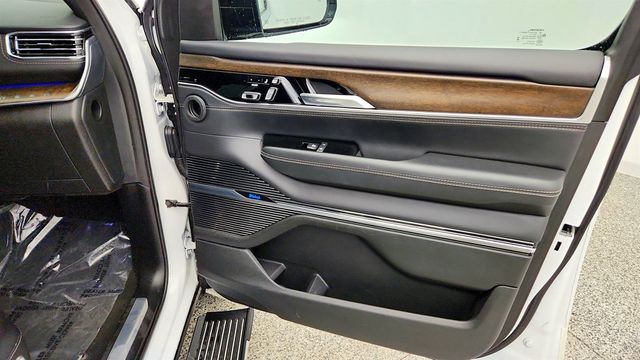 2023 Jeep Grand Wagoneer L 4x4 - 23044391 - 22