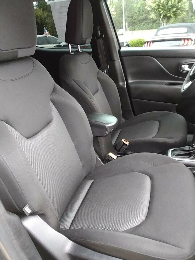 2023 Jeep Renegade Latitude 4x4 - 23031613 - 10