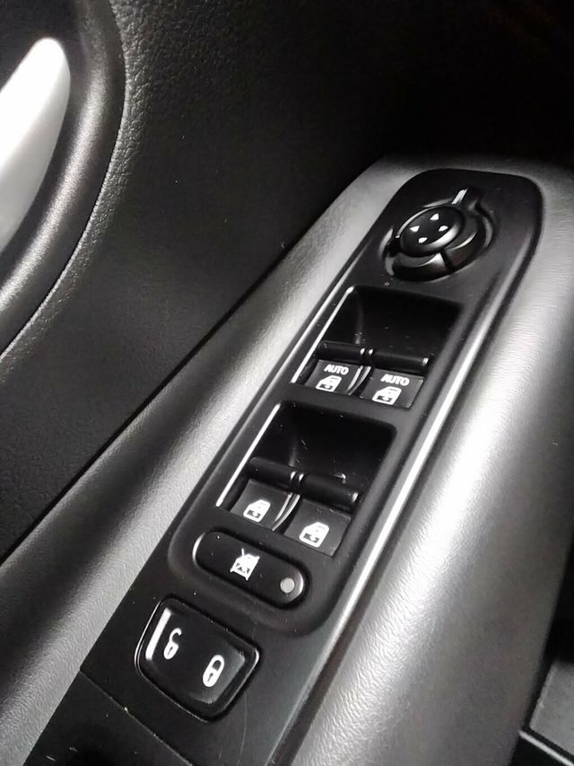 2023 Jeep Renegade Latitude 4x4 - 23031613 - 23